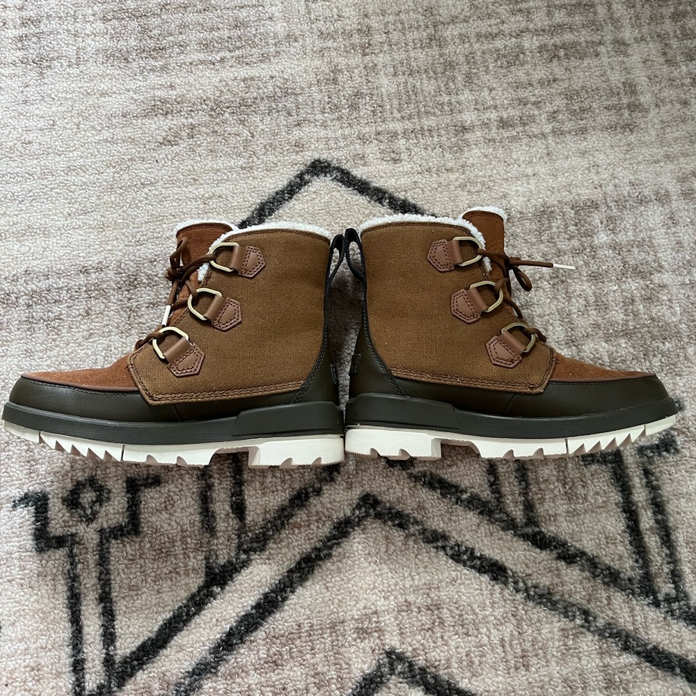 SOREL TIVOLI SNOW BOOTS
